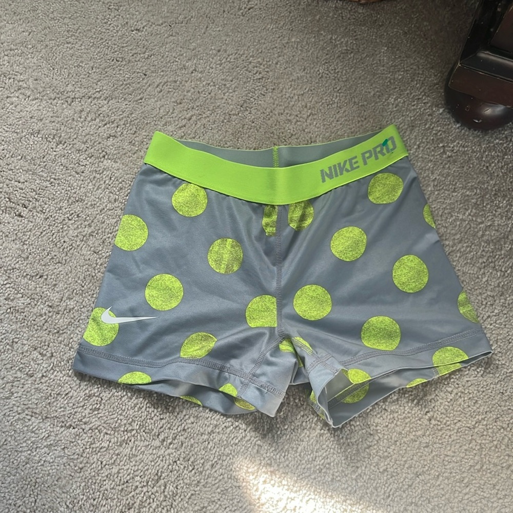 Woman’s nike pros